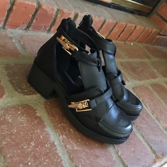 Black cut out sides block heel vegan booties✨ - Picture 6 of 8